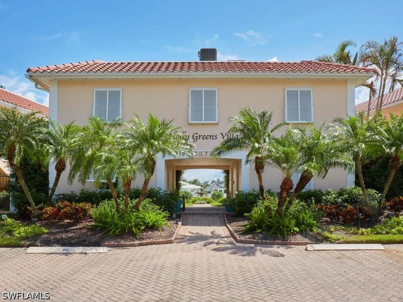 2 bedroom Condominium at 3070 Gulf Shore Blvd N 209, Holly Greens Villa, Naples — photo 2