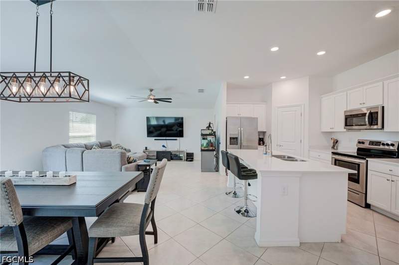 3 bedroom SingleFamilyResidence at 420 Paddock St, Lehigh Acres, Lehigh Acres — photo 4