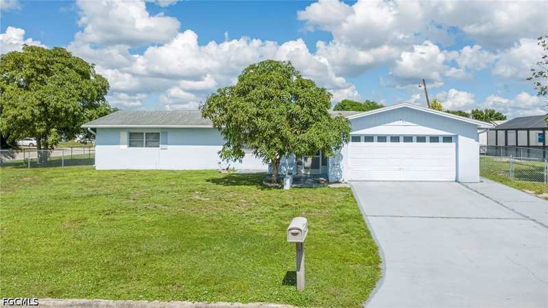 3 bedroom SingleFamilyResidence at 501 Parkside St, Willow Lake, Lehigh Acres — photo 1