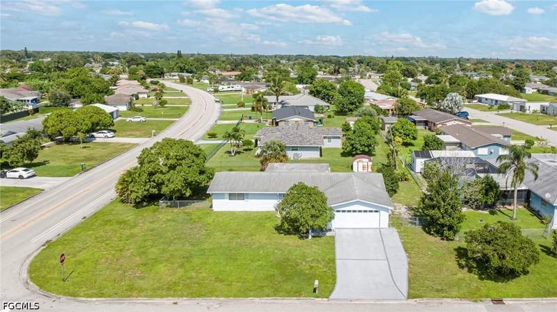 3 bedroom SingleFamilyResidence at 501 Parkside St, Willow Lake, Lehigh Acres — photo 2
