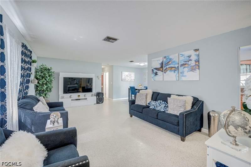 3 bedroom SingleFamilyResidence at 501 Parkside St, Willow Lake, Lehigh Acres — photo 3