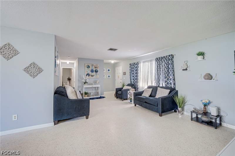 3 bedroom SingleFamilyResidence at 501 Parkside St, Willow Lake, Lehigh Acres — photo 5