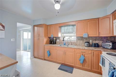 501 Parkside St, Lehigh Acres FL - photo 9 of 29