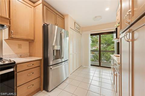 1798 Kings Lake Blvd 203, Naples FL - photo 6 of 31