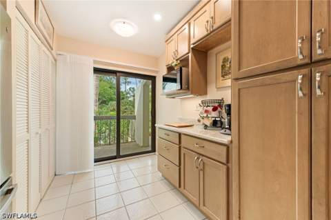 1798 Kings Lake Blvd 203, Naples FL - photo 7 of 31