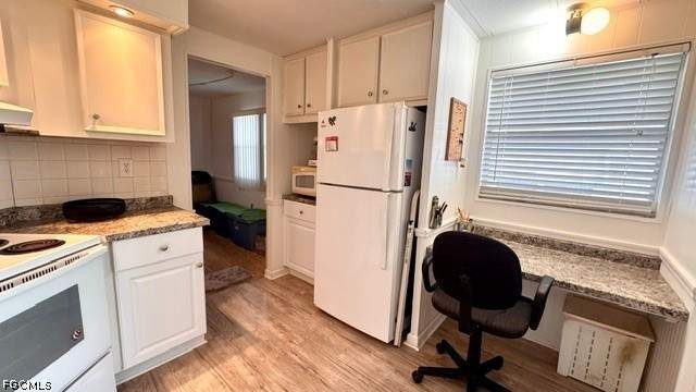 2 bedroom ManufacturedHome at 5518 Virginia Dare Ln, Old Bridge Village, North Fort Myers — photo 5