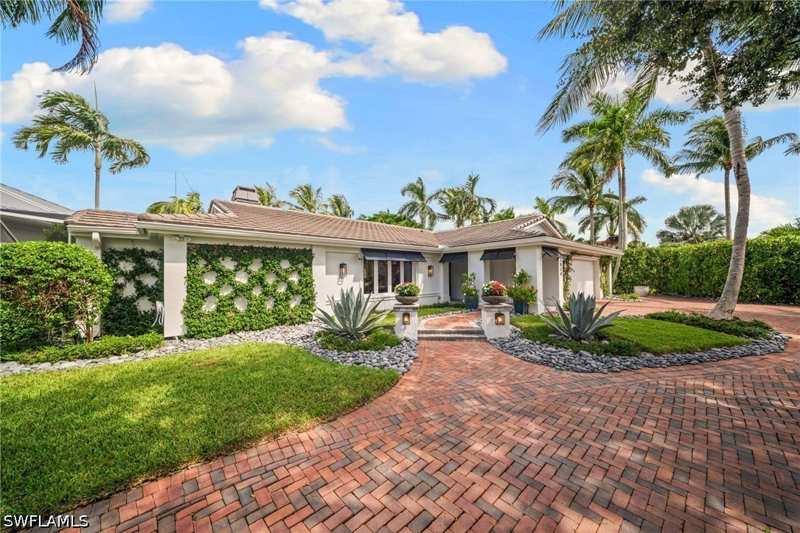 3 bedroom SingleFamilyResidence at 2030 Snook Dr, Royal Harbor, Naples — photo 1