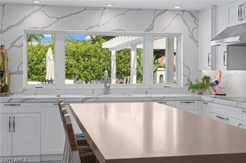 2030 Snook Dr, Naples FL - photo 12 of 37