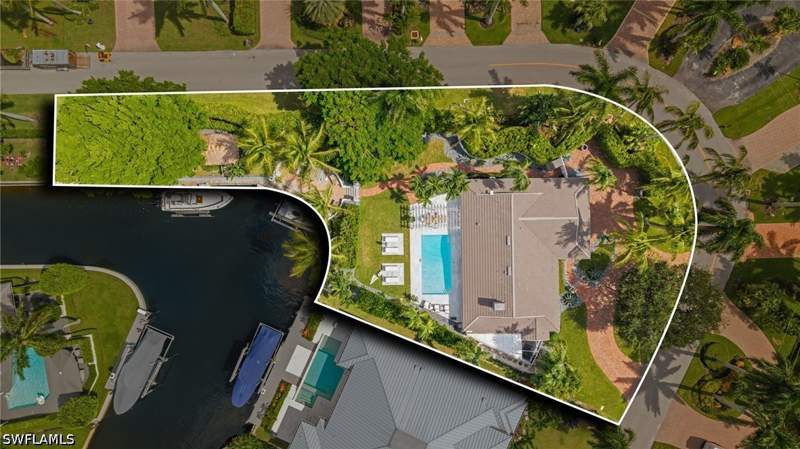 3 bedroom SingleFamilyResidence at 2030 Snook Dr, Royal Harbor, Naples — photo 2