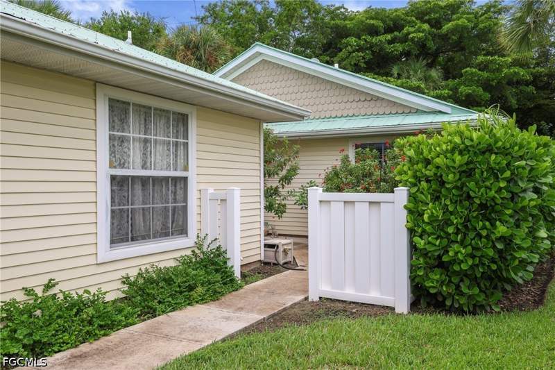 3 bedroom Detached at 14638 Sagamore Ct, Sagamore Court, Fort Myers — photo 2