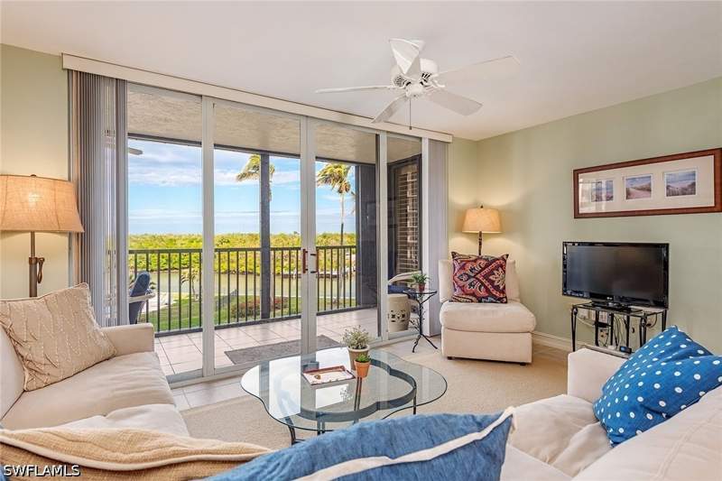 2 bedroom Condominium at 17 Bluebill Ave 203, Vanderbilt Surf Colony, Naples — photo 2