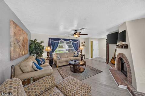 16361 Vesta Ln, Fort Myers FL - photo 9 of 43
