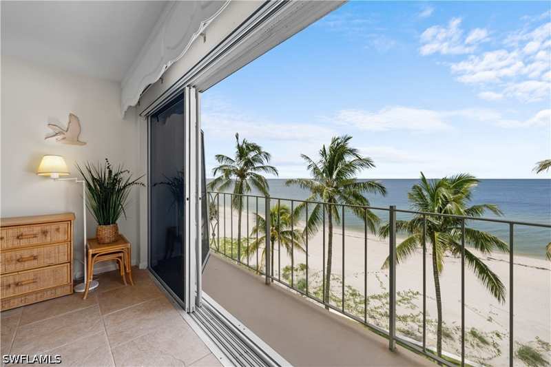 2 bedroom Condominium at 2011 Gulf Shore Blvd N 44, Carriage Club, Naples — photo 1