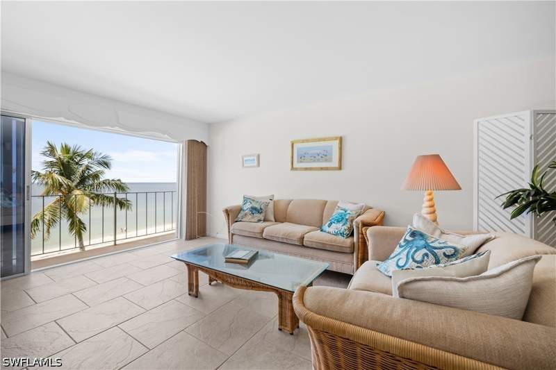 2 bedroom Condominium at 2011 Gulf Shore Blvd N 44, Carriage Club, Naples — photo 3