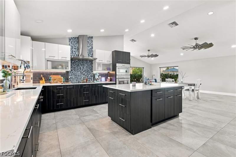 3 bedroom SingleFamilyResidence at 4973 Royal Palm Dr, Estero River Heights, Estero — photo 3