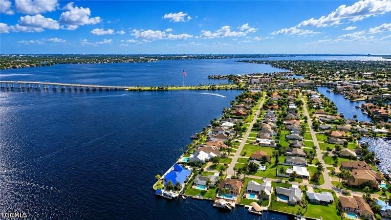 2 bedroom SingleFamilyResidence at 4230 SE 20th Pl Unit # 303, River Park Place Condo, Cape Coral — photo 4