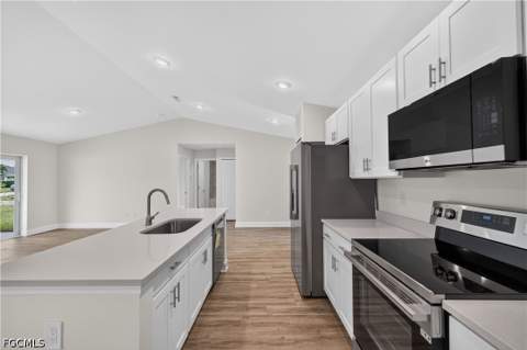 509 NE 24th Ter, Cape Coral FL - photo 7 of 17