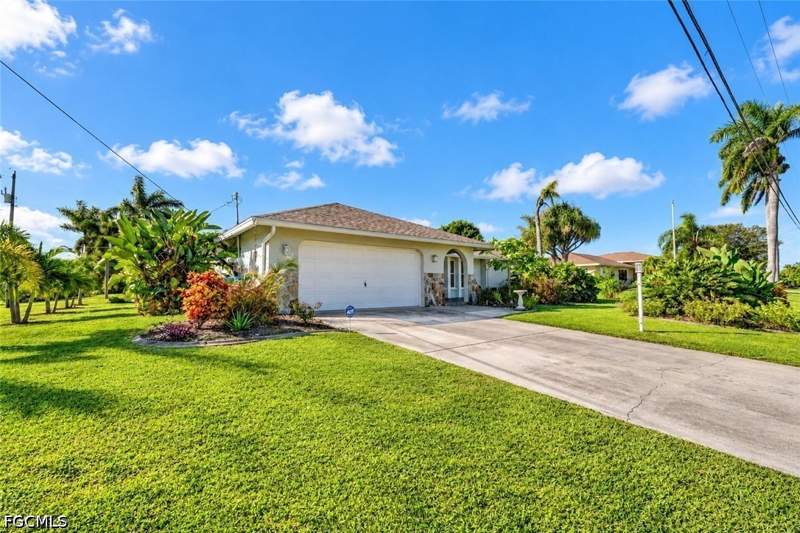 3 bedroom SingleFamilyResidence at 304 SW 43rd Ln, Cape Coral, Cape Coral — photo 3