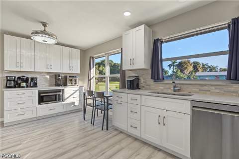 5210 Sunnybrook Ct, Cape Coral FL - photo 10 of 39