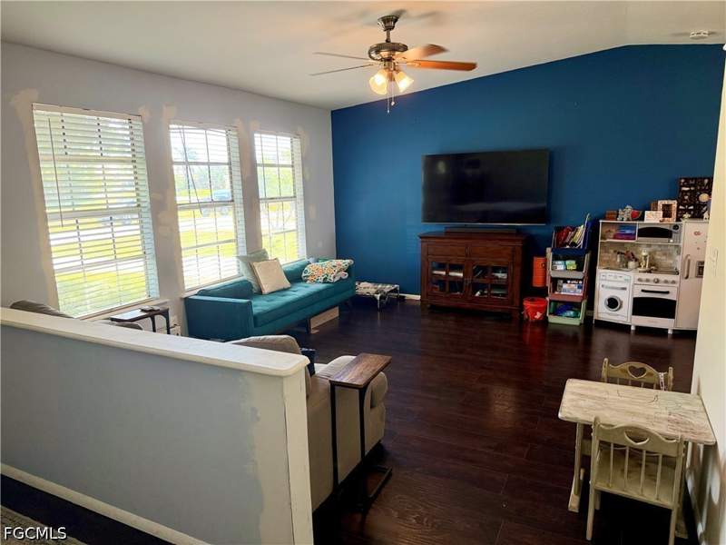 3 bedroom SingleFamilyResidence at 1822 SW 2nd Ave, Cape Coral, Cape Coral — photo 4