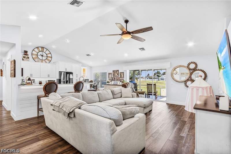 3 bedroom SingleFamilyResidence at 621 NW 18th Pl, Cape Coral, Cape Coral — photo 4