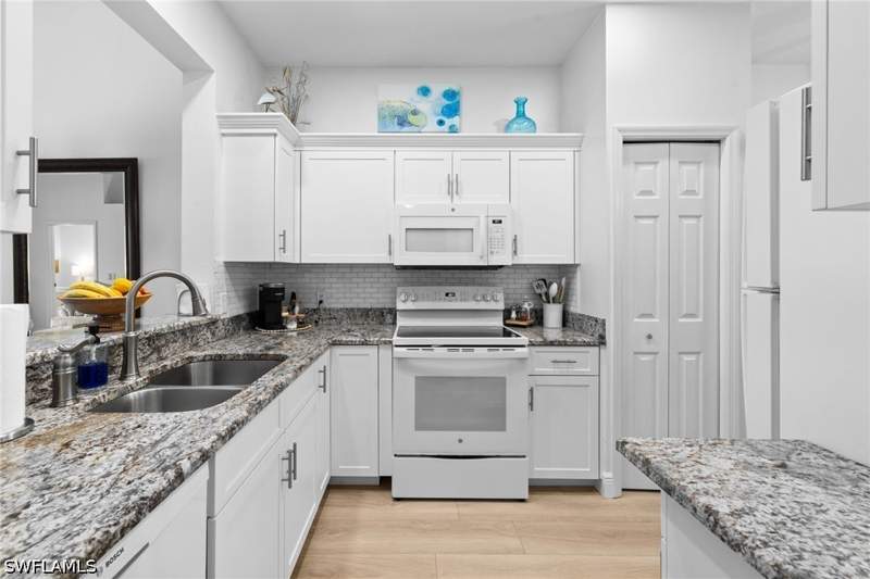 2 bedroom Condominium at 2350 Carrington Ct 203, Carrington, Naples — photo 4