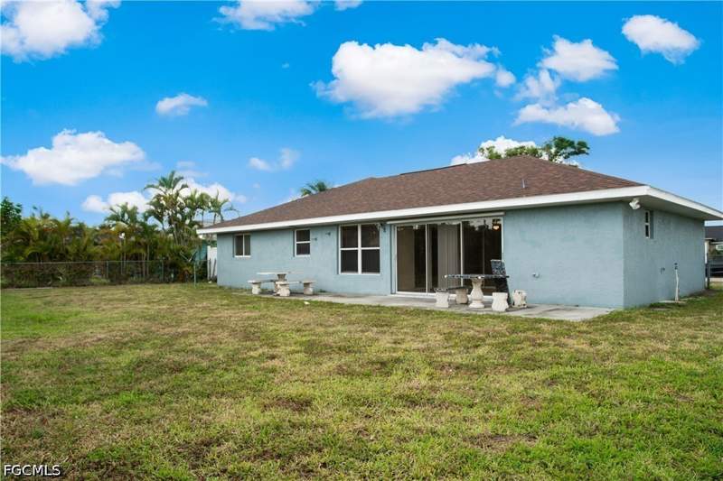 3 bedroom SingleFamilyResidence at 1020 SE 26th Ter, Cape Coral, Cape Coral — photo 3