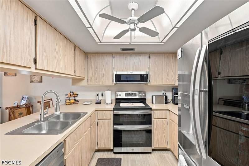 2 bedroom Condominium at 1220 SE 46th St 112, Dockside Condo, Cape Coral — photo 3