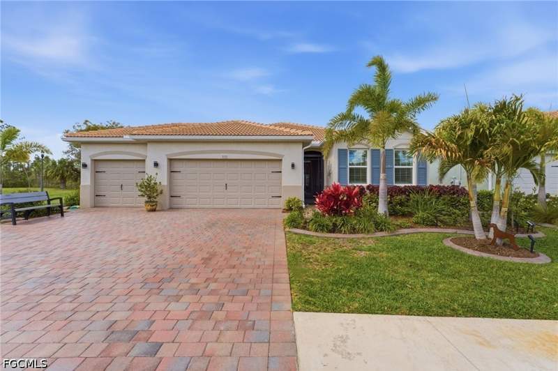 4 bedroom SingleFamilyResidence at 3331 Cherry Palm Dr, Magnolia Landing, North Fort Myers — photo 2