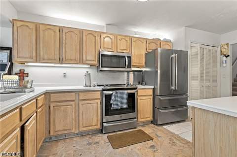 6550 Willow Lake Cir, Fort Myers FL - photo 8 of 30