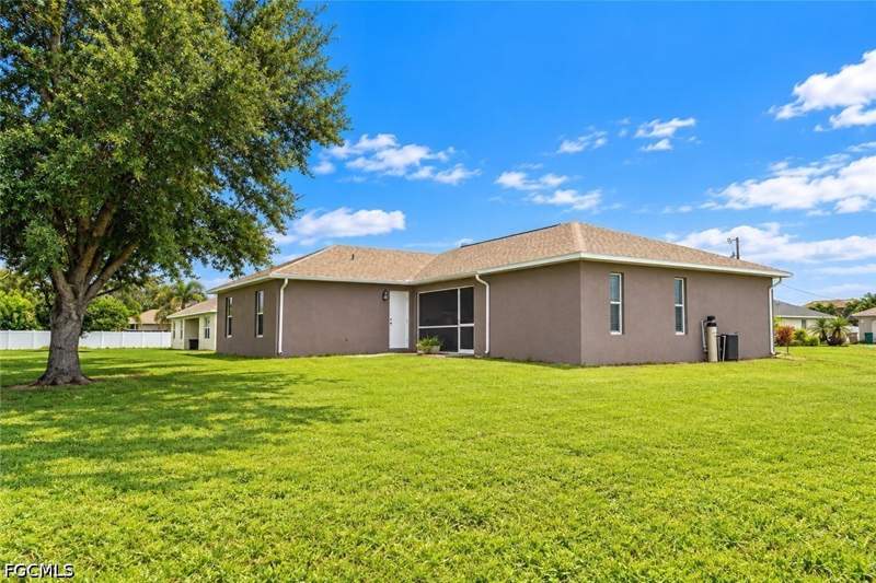 3 bedroom SingleFamilyResidence at 3130 SW 19th Ave, Cape Coral, Cape Coral — photo 3