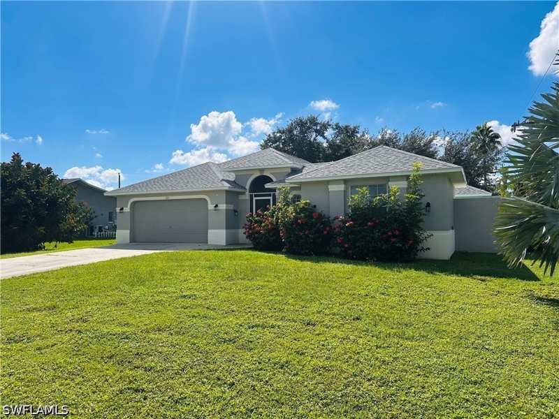 4 bedroom SingleFamilyResidence at 102 SE 39th Ter, Cape Coral, Cape Coral — photo 1