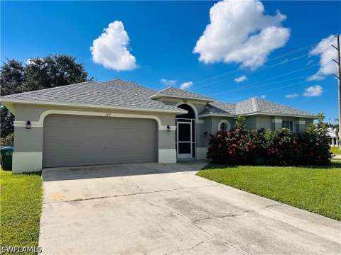 102 SE 39th Ter, Cape Coral FL - photo 7 of 8