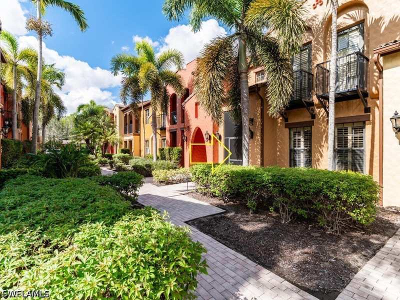 3 bedroom Townhouse at 9146 Chula Vista St 12905, Ole, Naples — photo 1