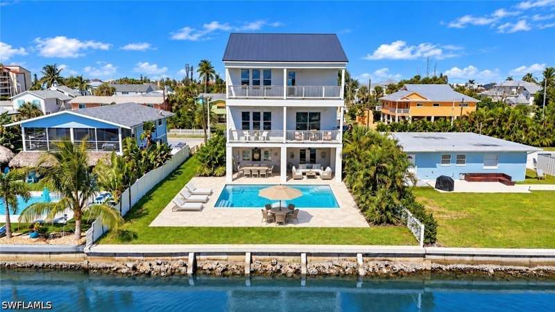 4 bedroom SingleFamilyResidence at 140 Bahia Via, McPhie Park, Fort Myers Beach — photo 2
