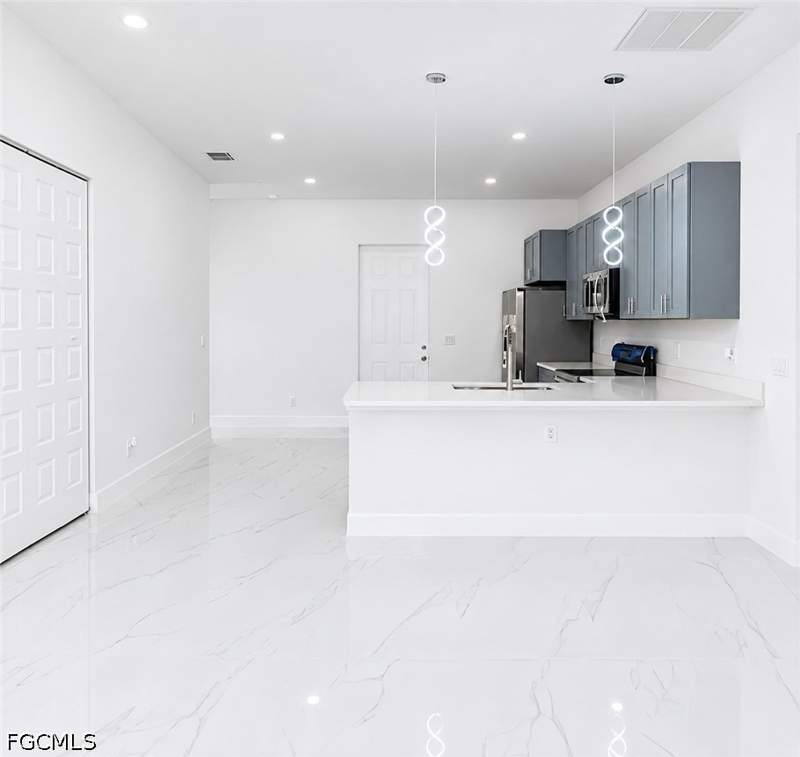 4 bedroom SingleFamilyResidence at 742 Jaguar Blvd, Lehigh Acres, Lehigh Acres — photo 4