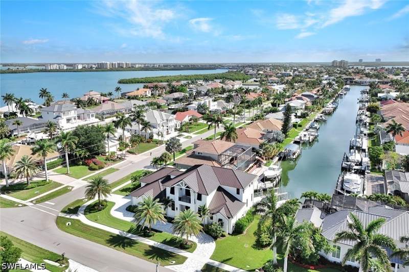 4 bedroom SingleFamilyResidence at 701 Plantation Ct, Marco Beach, Marco Island — photo 2