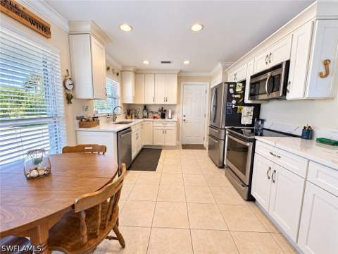 5301 Bayview Ct, Cape Coral FL - photo 8 of 40