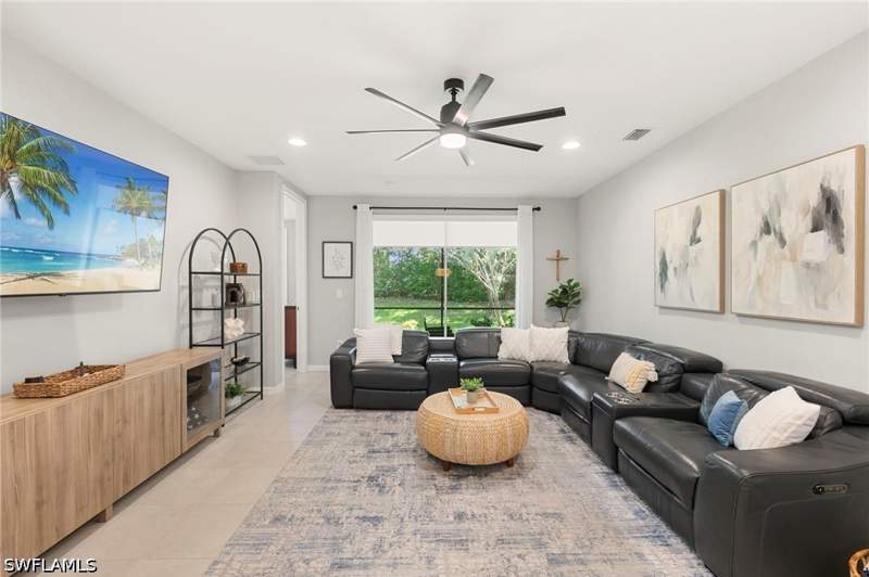 2 bedroom Attached at 14731 Edgewater Cir, Coral Harbor, Naples — photo 2