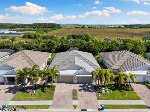 14731 Edgewater Cir, Naples FL - photo 24 of 47