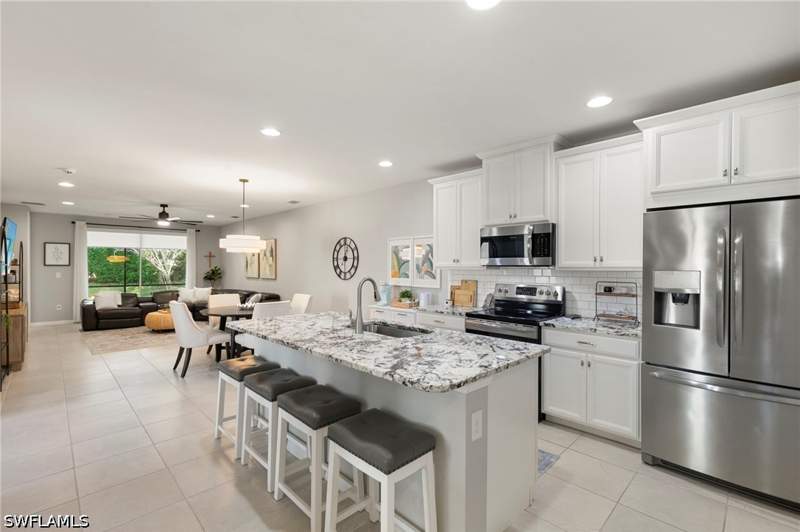 2 bedroom Attached at 14731 Edgewater Cir, Coral Harbor, Naples — photo 3