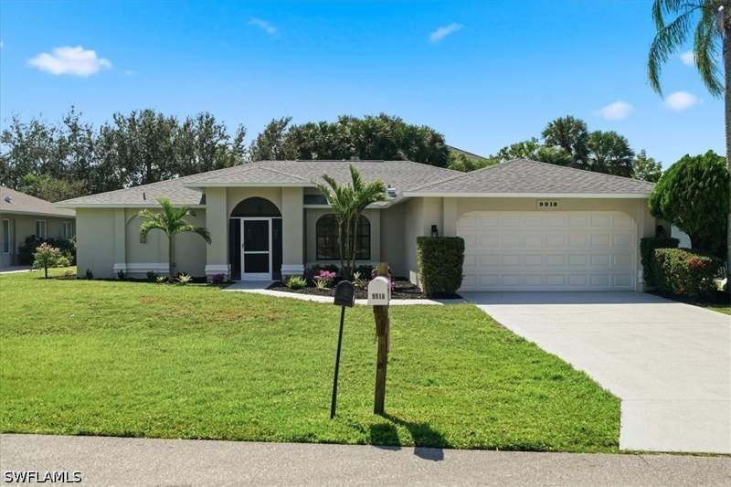 3 bedroom SingleFamilyResidence at 9918 Country Oaks Dr, Country Oaks, Fort Myers — photo 3