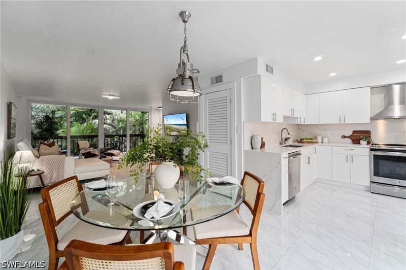 2 bedroom Townhouse at 995 9th Ave S 4, Naples Marina Villas, Naples — photo 3