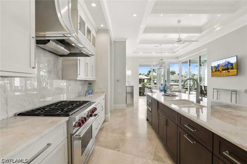 6 bedroom SingleFamilyResidence at 689 Pelican Ct, Marco Island, Marco Island — photo 3
