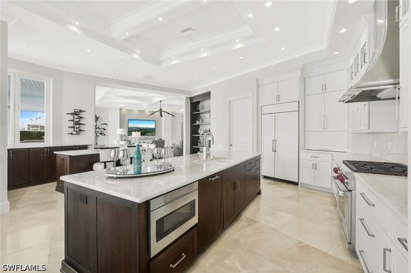 6 bedroom SingleFamilyResidence at 689 Pelican Ct, Marco Island, Marco Island — photo 4