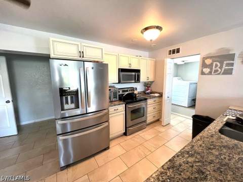 883 Coconut Cir E, Naples FL - photo 6 of 16