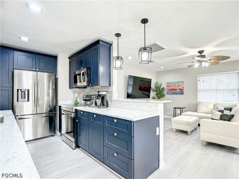 217 Miramar St, Fort Myers Beach FL - photo 11 of 27