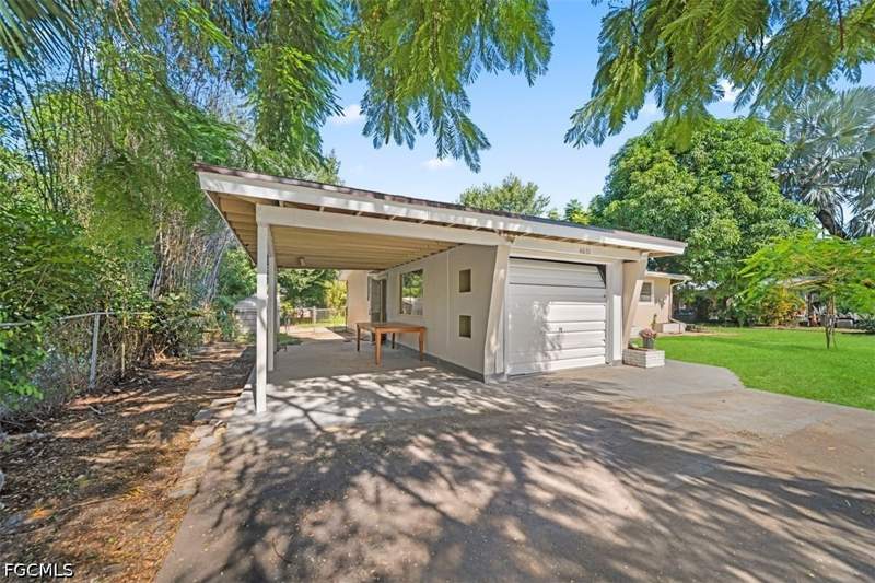 2 bedroom SingleFamilyResidence at 4051 Rainbow Dr, Fort Myers, Fort Myers — photo 5