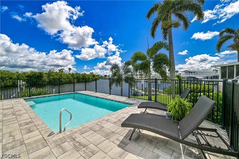 3 bedroom ManufacturedHome at 17731 Canal Cove Ct, Bayside Estates, Fort Myers Beach — photo 2