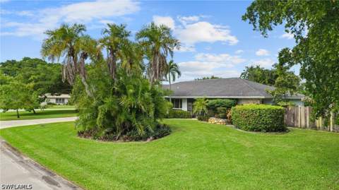 347 Country Club Ln, Naples FL - photo 7 of 50